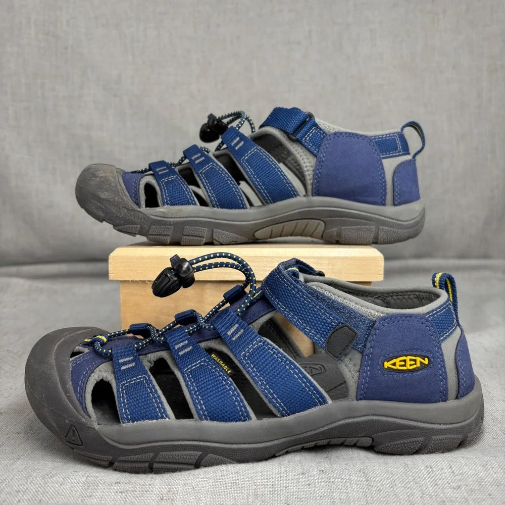 Keen Newport H2 Closed Toe Water Sandals Blue & Grey Sport Hiking Big Kid Size 6